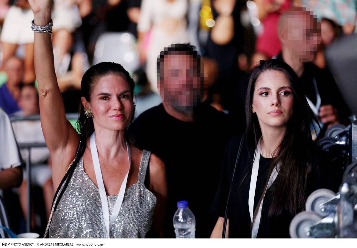 Η Αλεξλάνδρα Νίκα με την Μιράντα Πατέρα στο γήπεδο