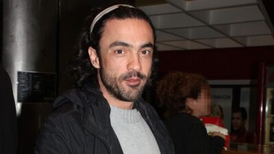 Ο Δημήτρης Κουρούμπαλης σε βραδινή έξοδο.