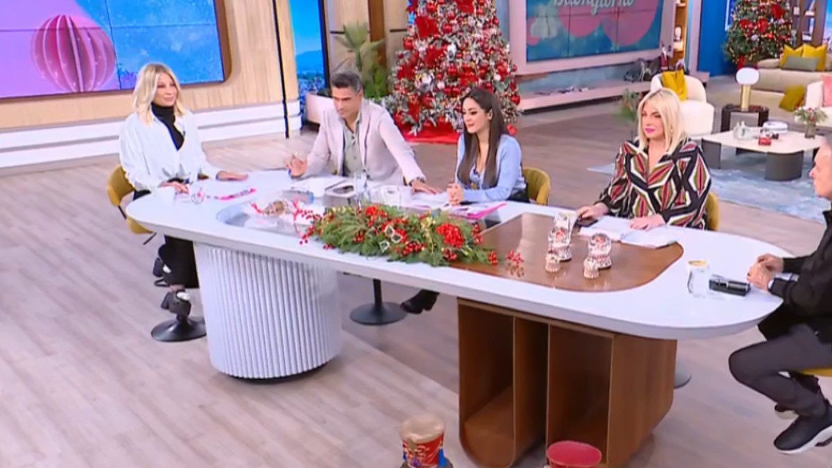 Η Φαίη Σκορδά με τους συνεργάτες της στο Buongiorno