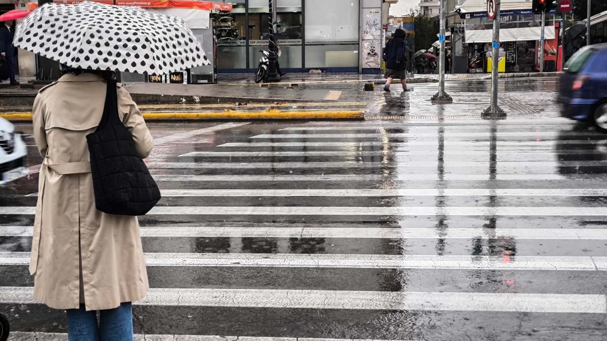 Βροχή στο κέντρο της Αθήνας