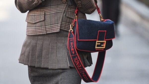 καρό μίνι φούστα στο street style