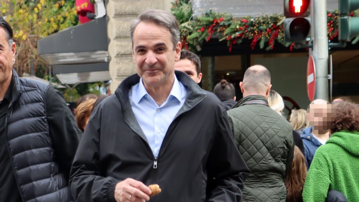Ο Κυριάκος Μητσοτάκης στο κέντρο
