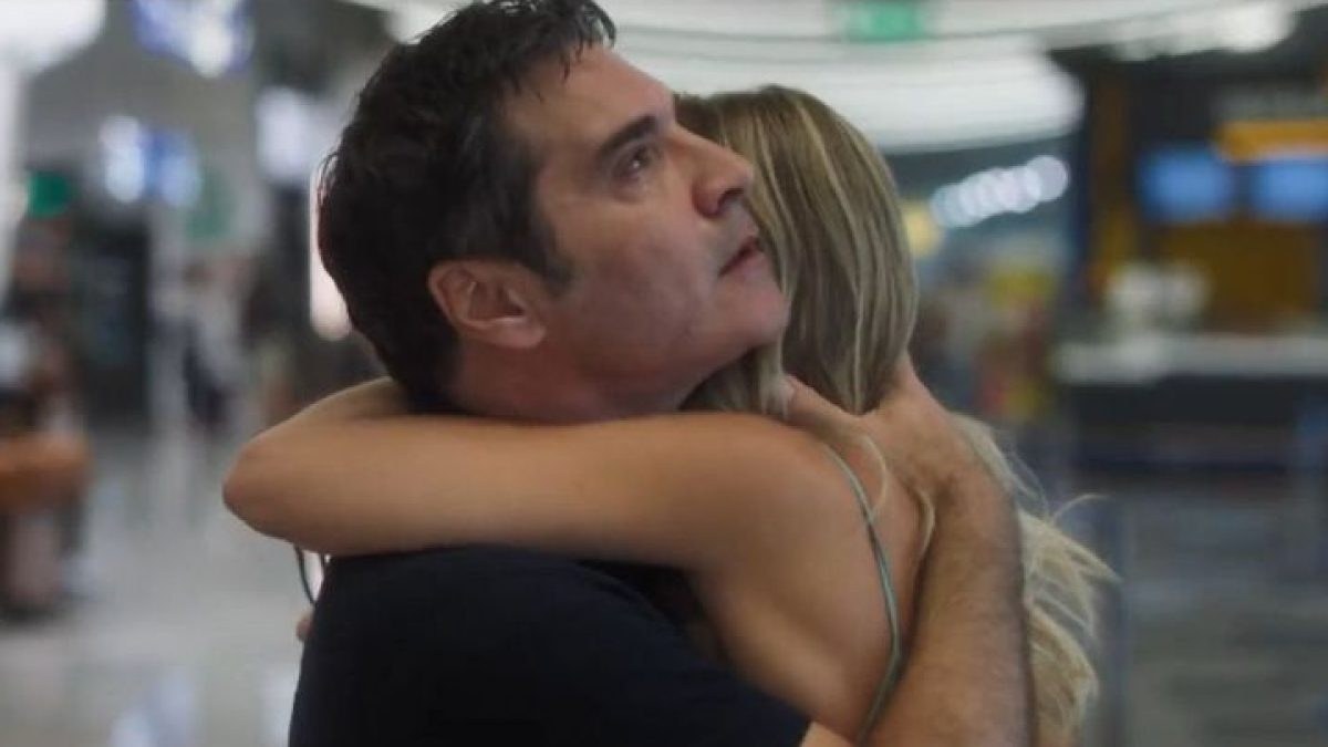 Ο Παπακαλιάτης και η Ανδριολάτου αγκαλιά στο Maestro