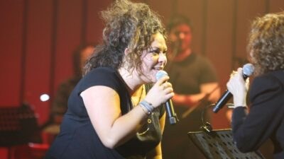 Η Ματούλα Ζαμάνη σε συναυλία με την Γλυκερία