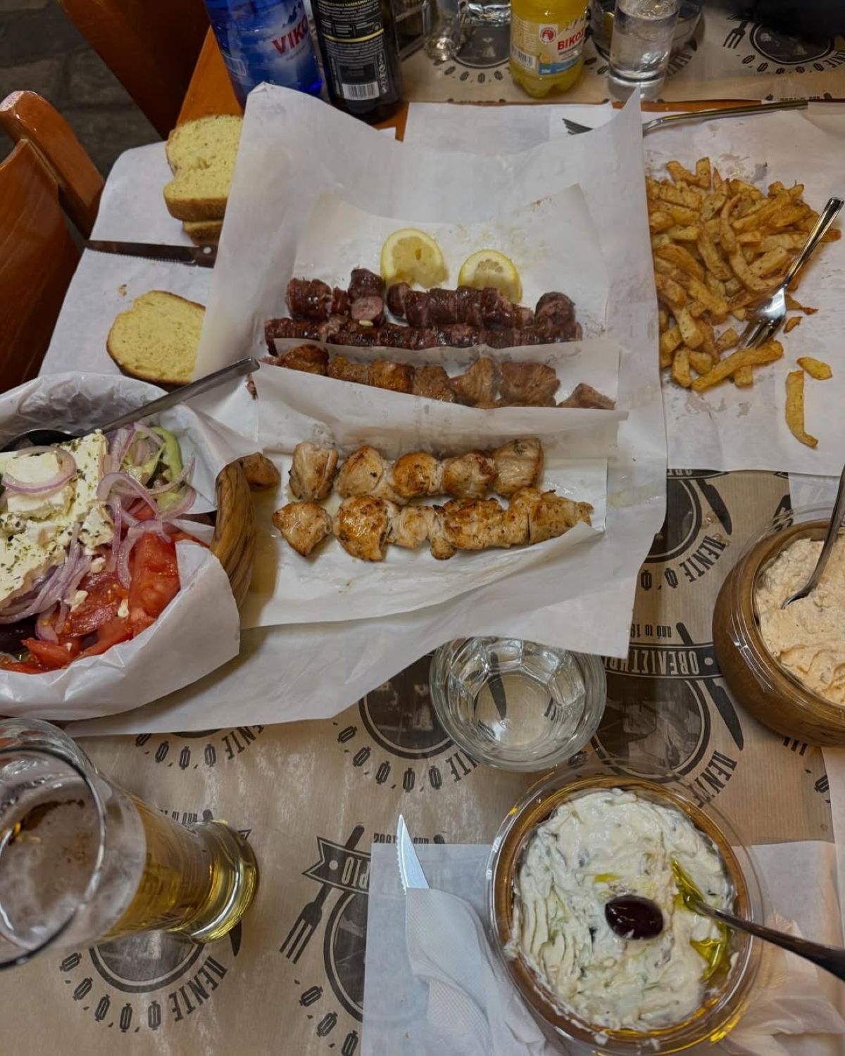 Το φωτογραφικό άλμπουμ της Μιχαλοπούλου από το Μέτσοβο με τον γιο της