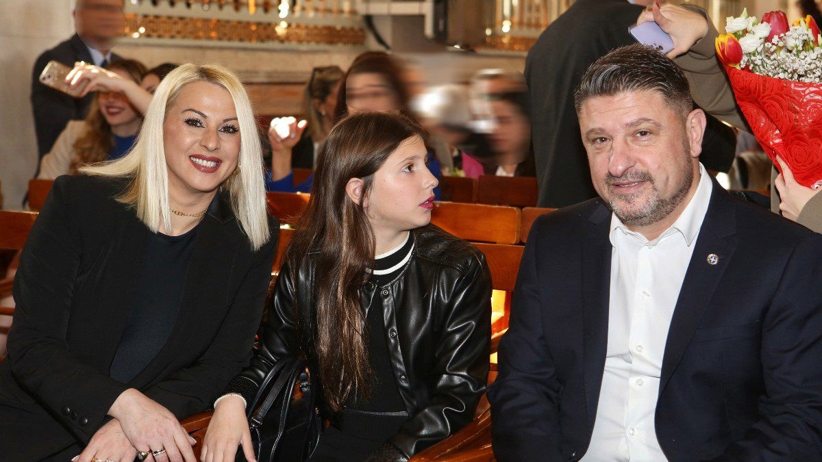 Ο Νίκος Χαρδαλιάς με την Ιωάννα Παναγιωτοπούλου και την κόρη του, Δήμητρα.
