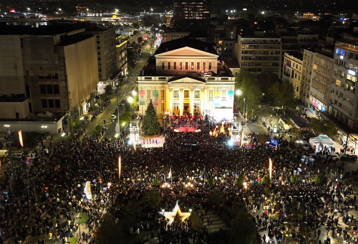 Η φωταγώγηση του χριστουγεννιάτικου δέντρου powered by Πρωτοχρονιάτικο Λαχείο