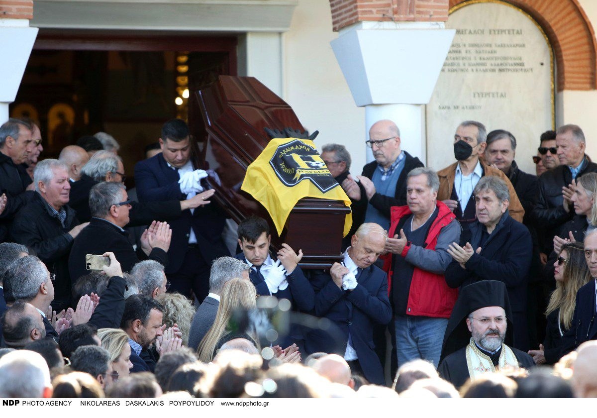 Εικόνες από την κηδεία του Σαργκάνη