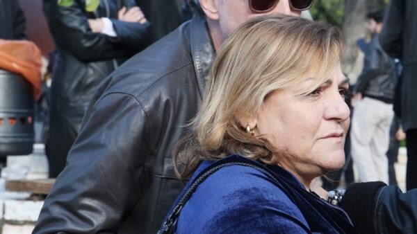 Η Βίκυ Σταυροπούλου στην κηδεία του Γεωργουσόπουλου