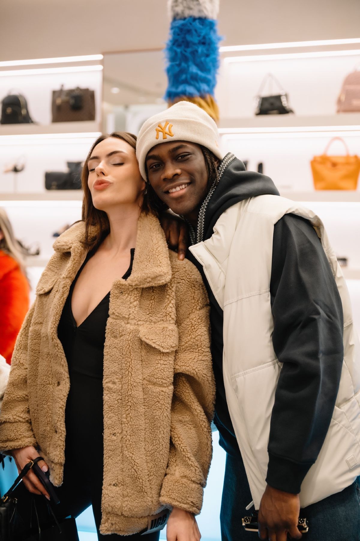 Η UGG παρουσιάζει την συλλογή New Heights στο ολοκαίνουργιο κατάστημα Haralas στο River West