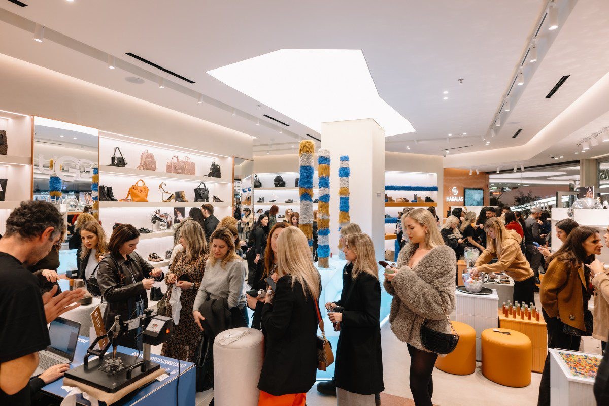 Η UGG παρουσιάζει την συλλογή New Heights στο ολοκαίνουργιο κατάστημα Haralas στο River West