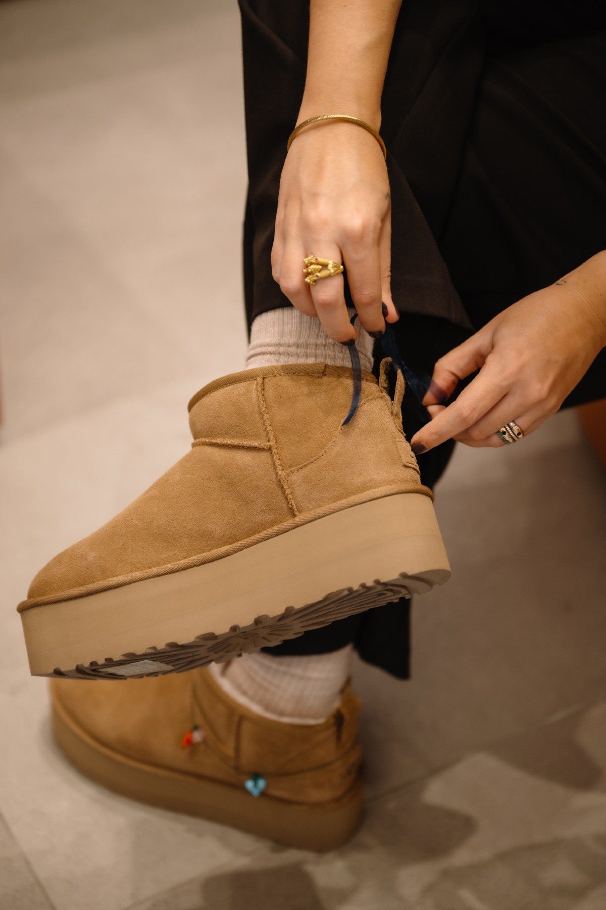 Η UGG παρουσιάζει την συλλογή New Heights στο ολοκαίνουργιο κατάστημα Haralas στο River West