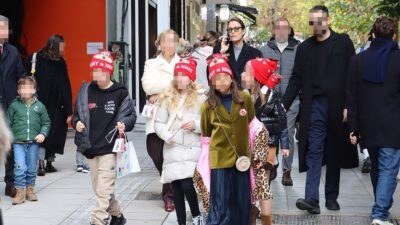 Η Βίκυ Καγιά βόλτα με τα παιδιά της
