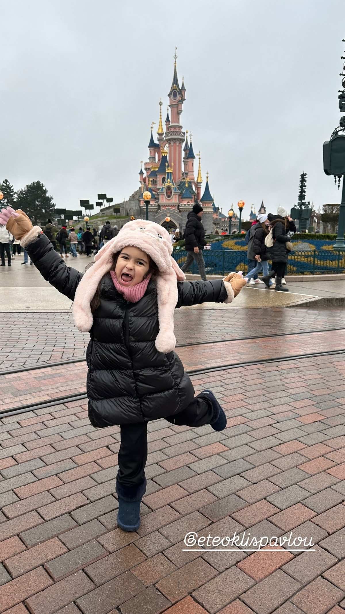 Η κόρη της Ελένης Χατζίδου στη Disneyland