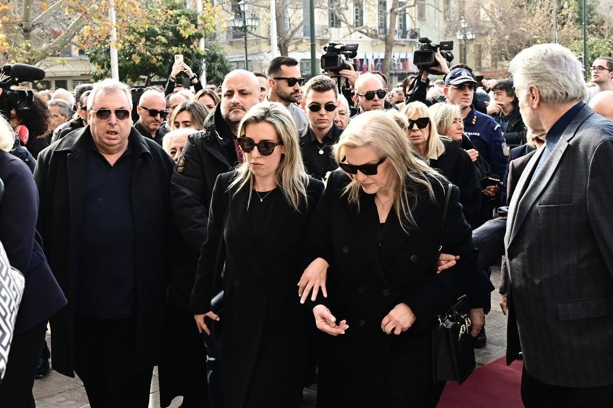 Η κόρη και η τελευταία σύζυγος του Μίμη Δομάζου