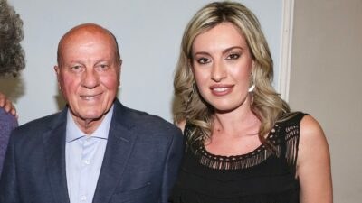 Ο Μίμης Δομάζος με την κόρη του, Πόπη