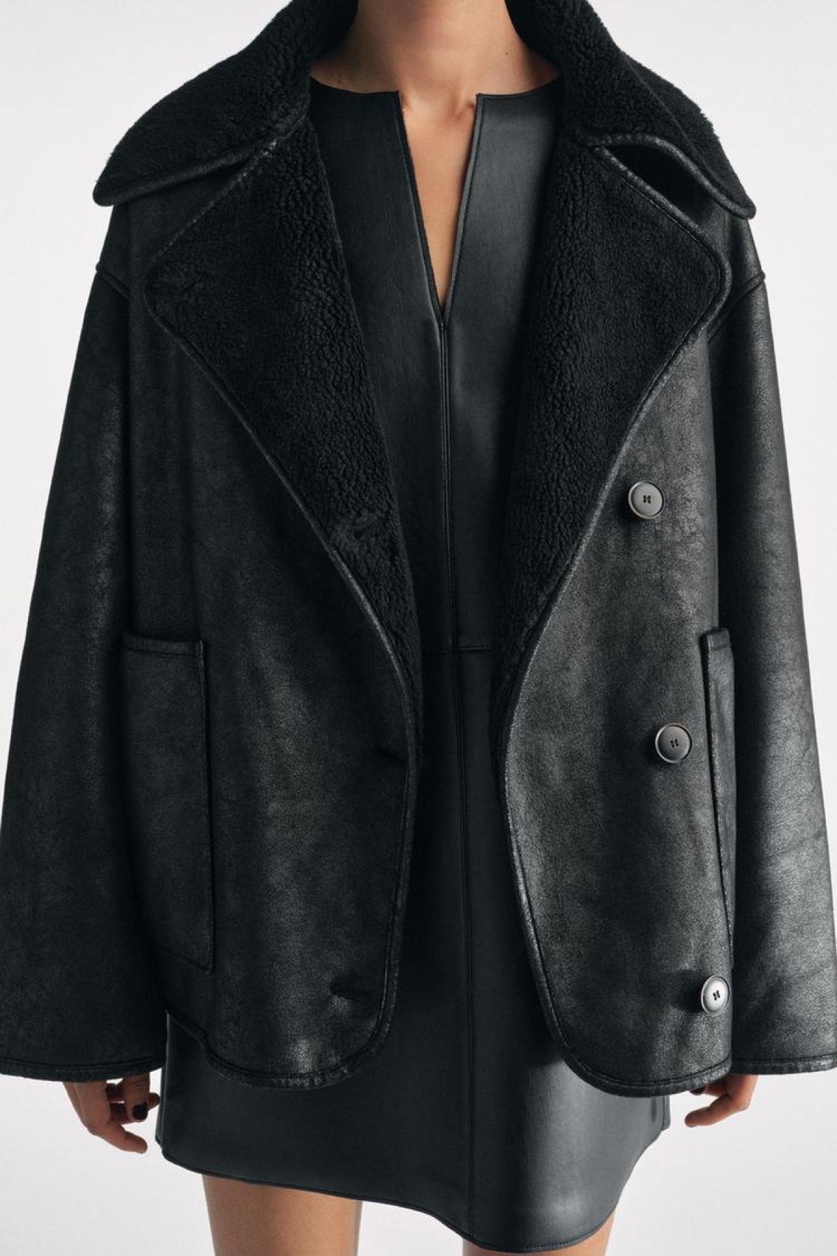 Μαύρο μπουφάν από τα Zara