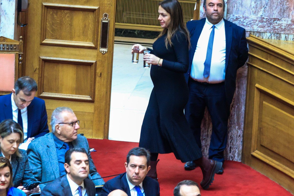 Η Δόμνα Μιχαηλίδου στη βουλή
