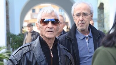 Ο γιος της Καίτης Γκρέυ, Φιλιππος, στην κηδεία της