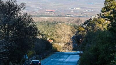 Δρόμος με θέα τα βουνά