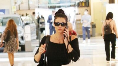 Η Μαρία Κορινθίου σε παλιά εμφάνιση σε εμπορικό κέντρο