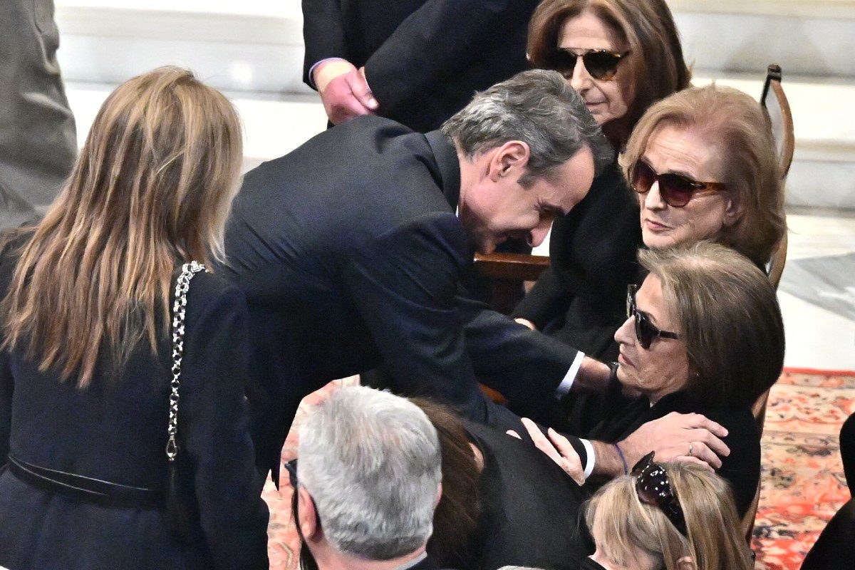 Ο Κυριάκος Μητσοτάκης στην κηδεία του Κώστα Σημίτη