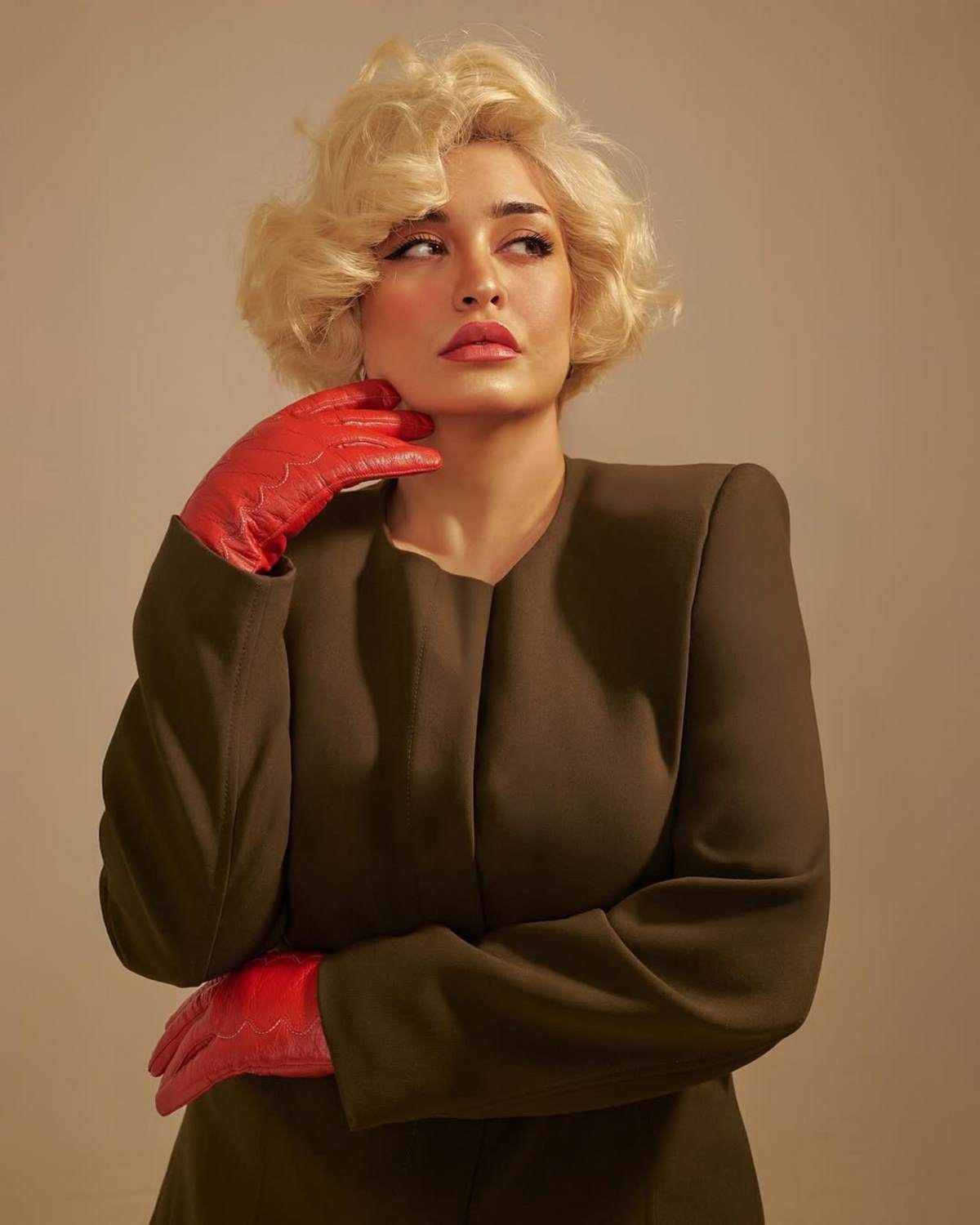 Η Κατερίνα Πεφτίτση με ρετρό look