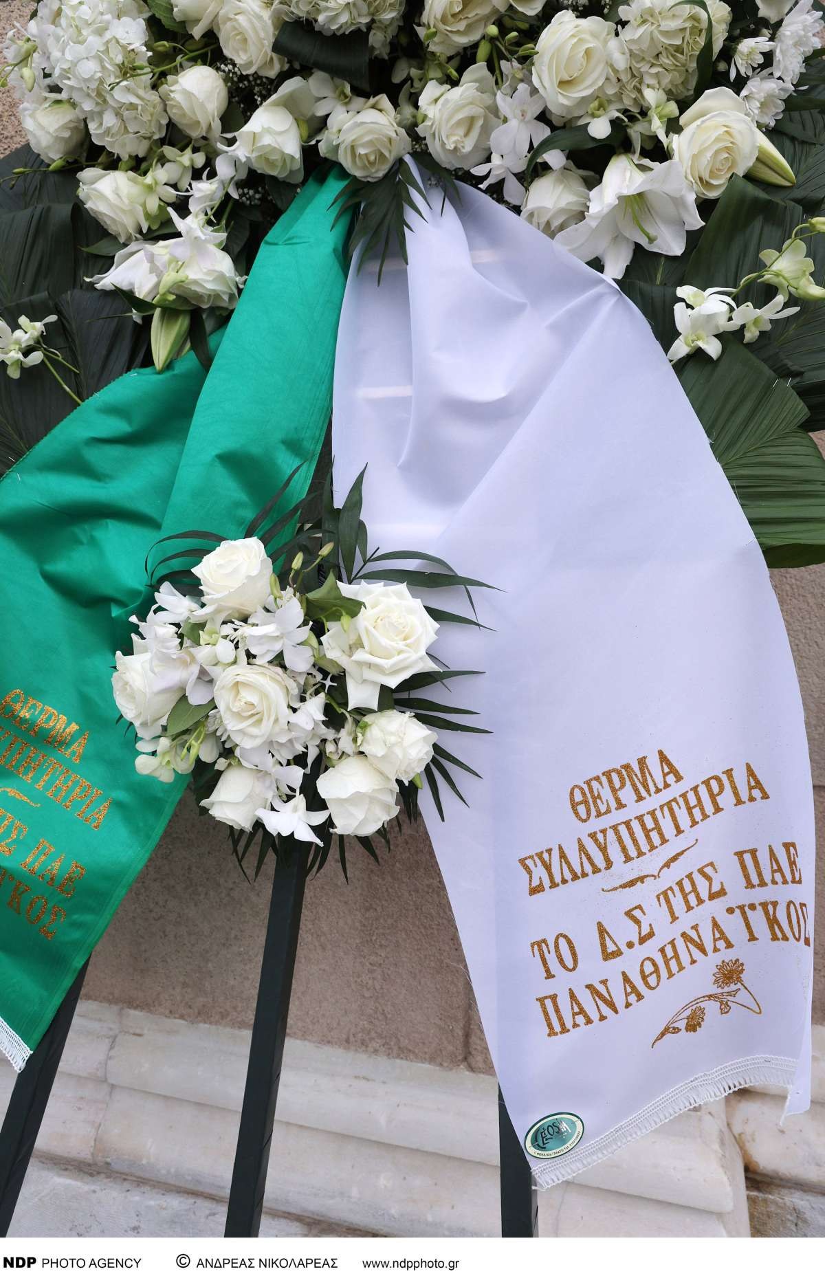 Λαϊκό προσκύνημα για τον Μίμη Δομάζο