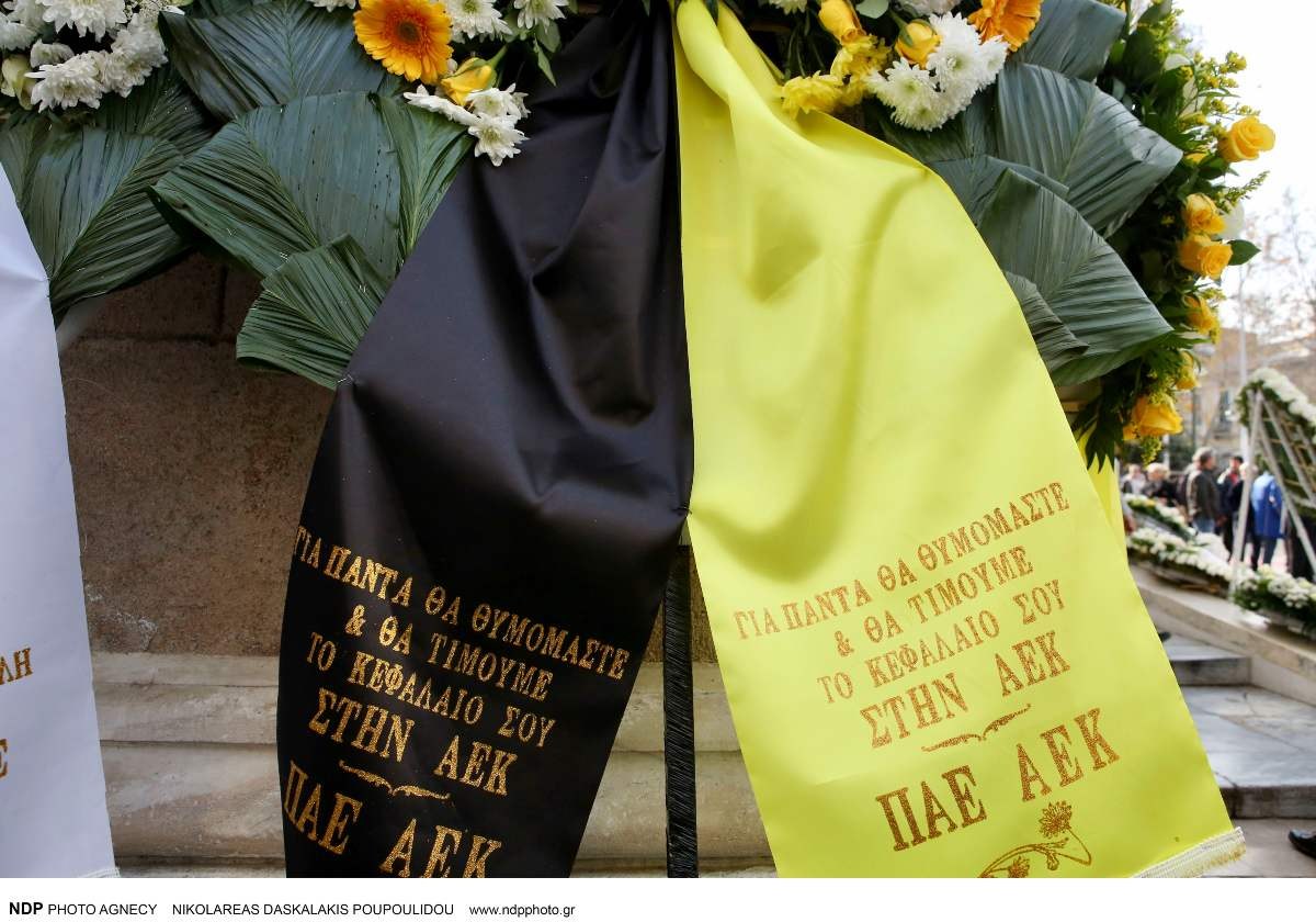 Λαϊκό προσκύνημα για τον Μίμη Δομάζο