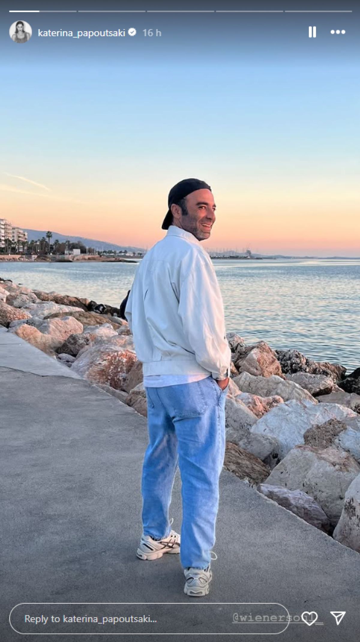 Η ανάρτηση της Κατερίνας Παπουτάκη με τον Θάνο Χατζόπουλο στο Instagram