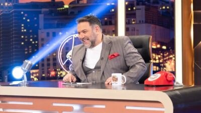 Ο Αρναούτογλου στο πλατό του The 2night show