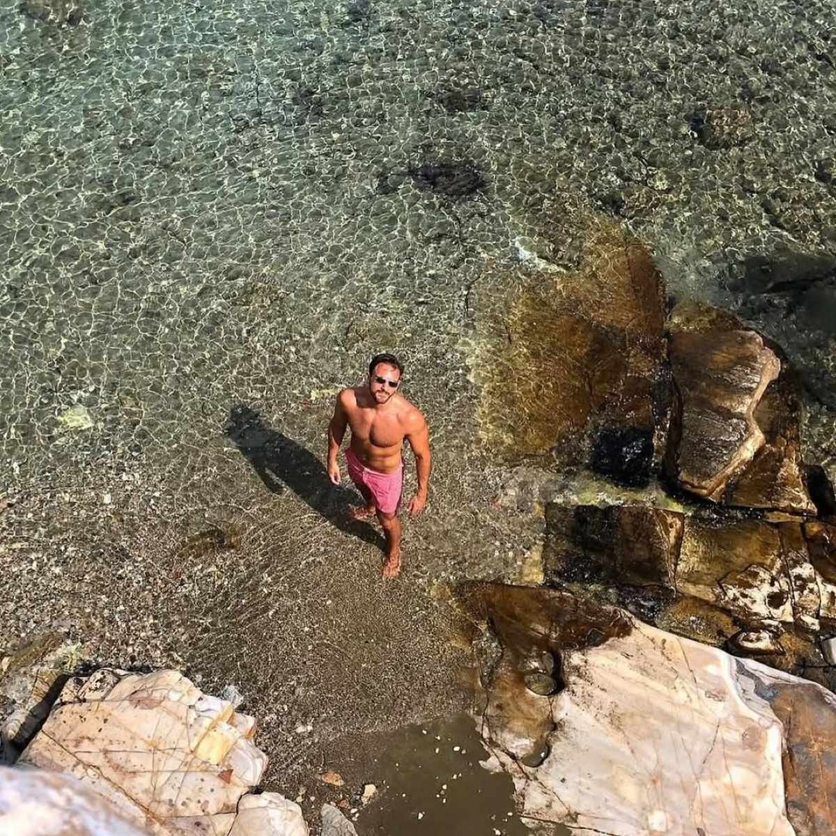 Ο Κάρολος Βιδάλης στην παραλία