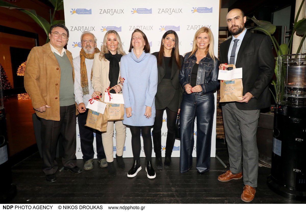 Η Σάντυ Ζαρταλούδη και ο Δημήτρης Καλιμίτζος από την εταιρεία “Zartaux” μαζί με τις Σταματίνα Τσιμτσιλή και Ζήνα Κουτσελίνη και μέλη του διοικητικού συμβουλίου και εκπαιδευόμενων Νικόλαος Ανυφαντής και Γιώργος Γιάσσας