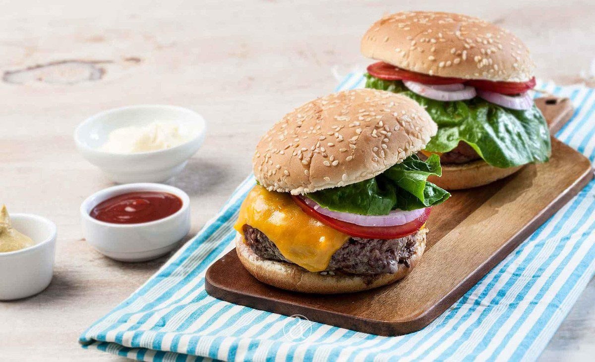 Το cheeseburger της Αργυρώς Μπαρμπαρίγου