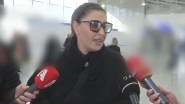Η Έλενα Παπαρίζου στις κάμερες