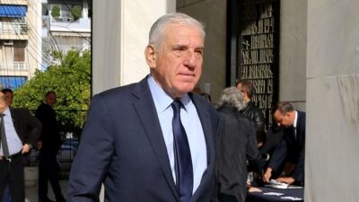 Ο Γιάννος Παπαντωνίου σε δημόσια έξοδο.