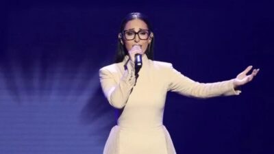Η Klavdia στον εθνικό τελικό της Eurovision 2025.