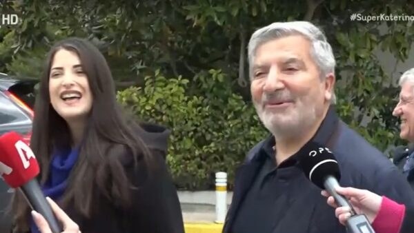 Η Νάνσυ Κοίλου και ο Γιώργος Πατούλης έξω από το μαιευτήριο