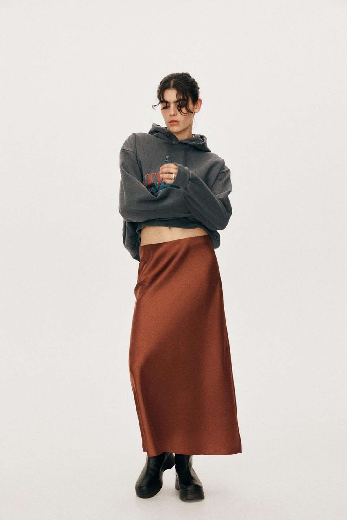 φούστα σατέν καφέ zara