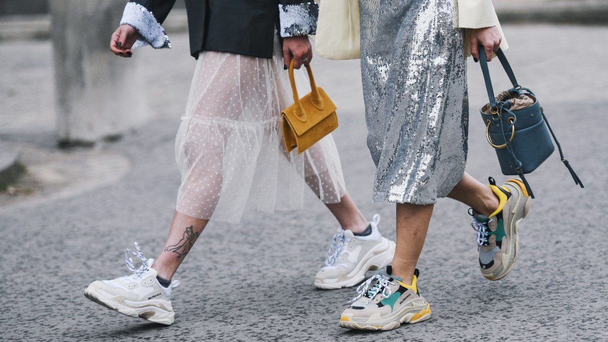 Η τάση στο χρώμα των αθλητικών στο street style