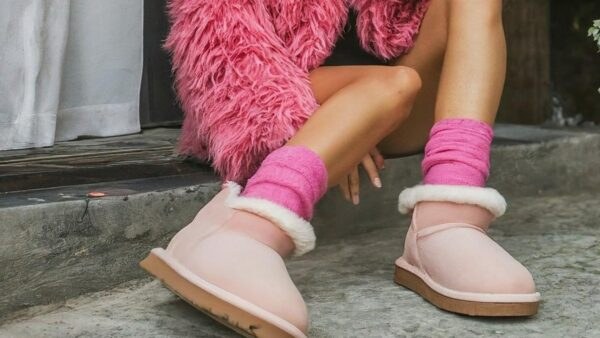 Παπούτσια Ugg σε ροζ χρώμα στο street style