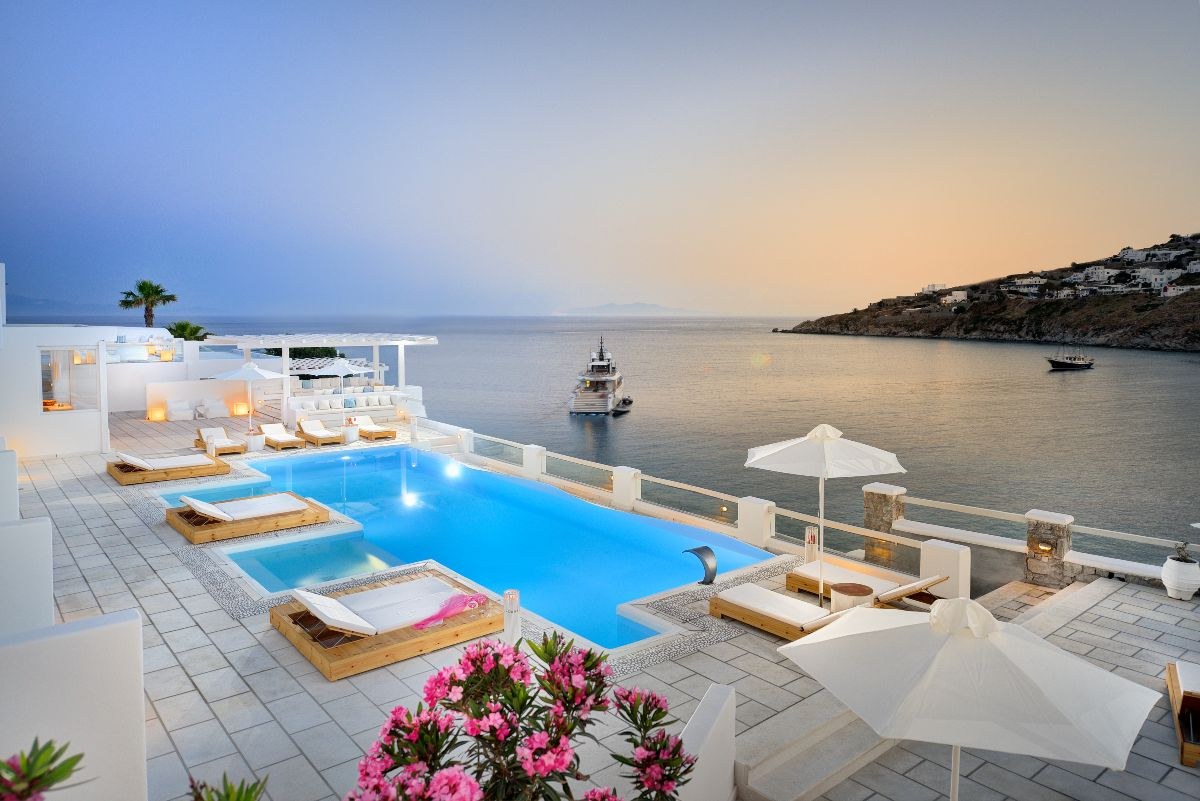 Το Nissaki Boutique Hotel και το Phos Restaurant