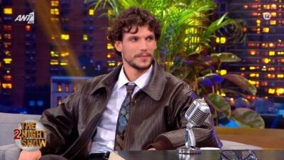 Ο Βασίλης Μίχας στο πλατό του The 2night show
