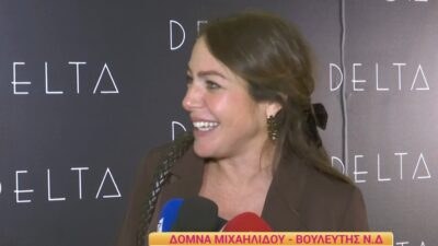 Η Δόμνα Μιχαηλίδου μπροστά στην κάμερα