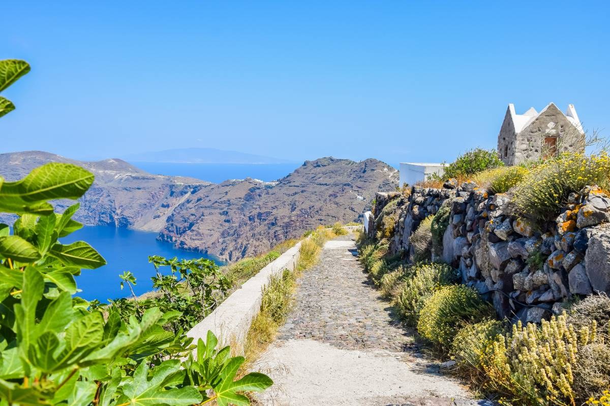 To διάσημο μονοπάτι από την Οία στα Φηρά