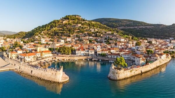 Γιατί το Πάσχα στη Ναύπακτο είναι μοναδικό