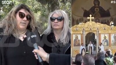 Η μητέρα και η αδερφή της Ρούλας Πισπιρίγκου στην κηδεία του Αλέξη Κούγια