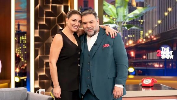 Η Ελίνα Παπίλα στο The 2night Show με τον Γρηγόρη Αρναούτογλου