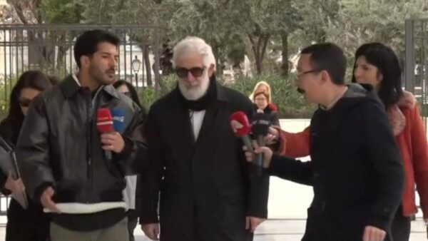 Ο Πέτρος Φιλιππίδης στα δικαστήρια