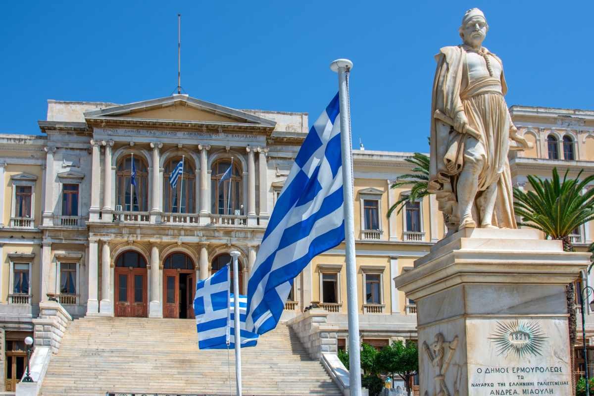 Πλατεία Μιαούλη Σύρος